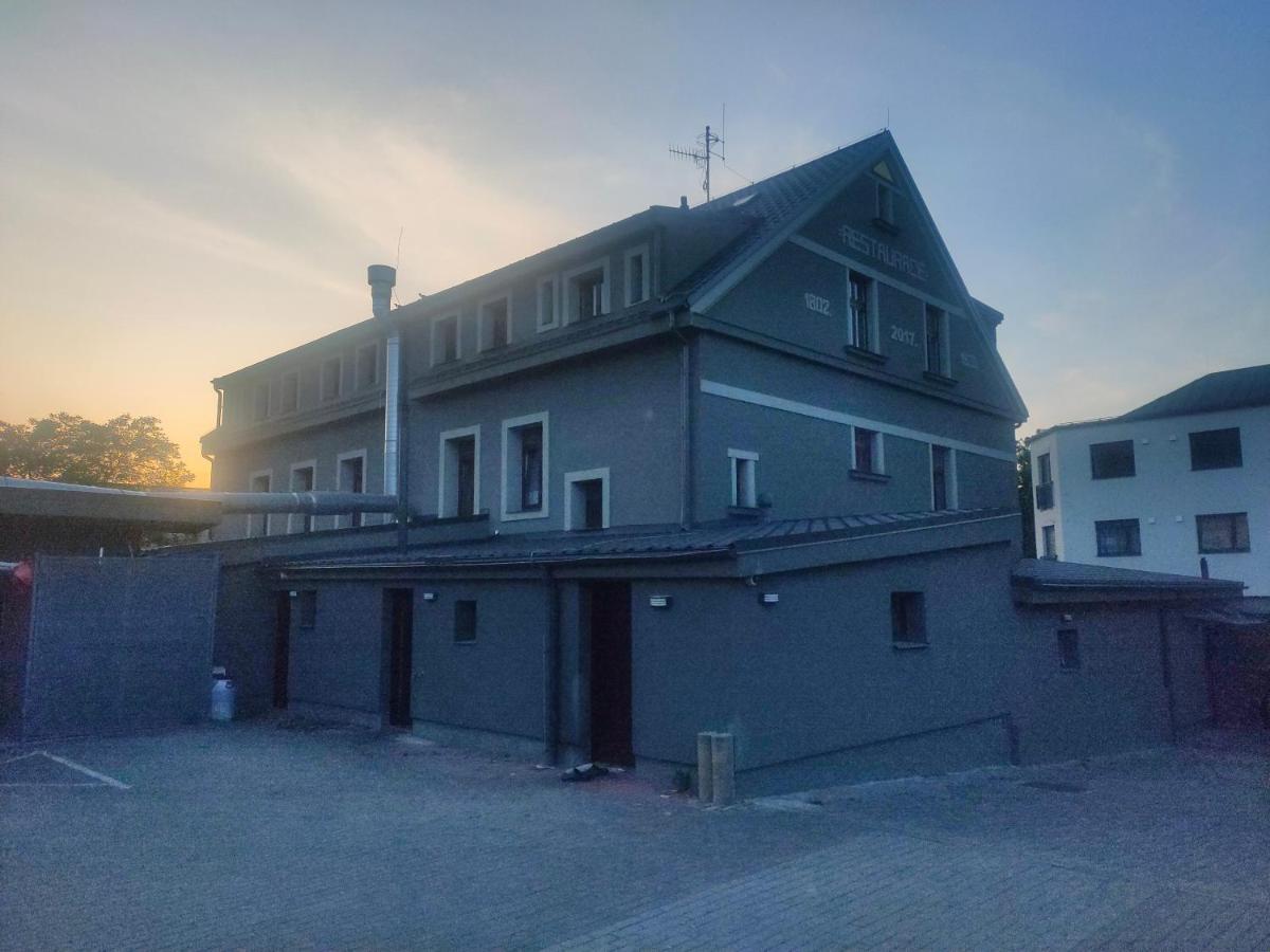 Sun-House Pension&Restaurant -Parkingfree- Prága Kültér fotó