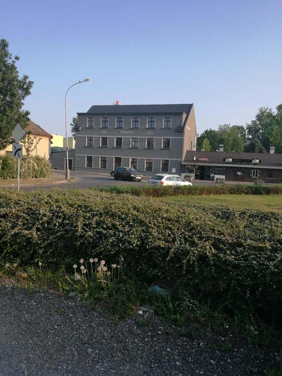 Sun-House Pension&Restaurant -Parkingfree- Prága Kültér fotó